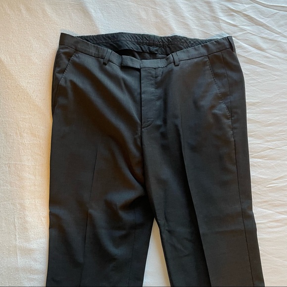 Mens 40L Hugo Boss Suit in Dark Charcoal. Jacket and Pants included. - Picture 6 of 9